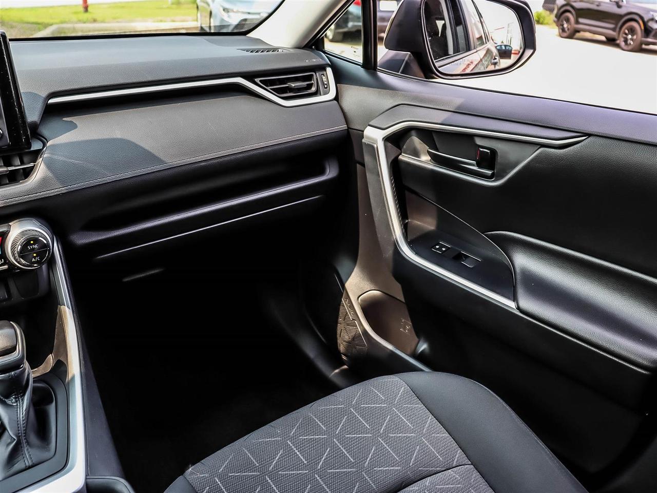 2020 Toyota RAV4 Hybrid LE Mississauga ON