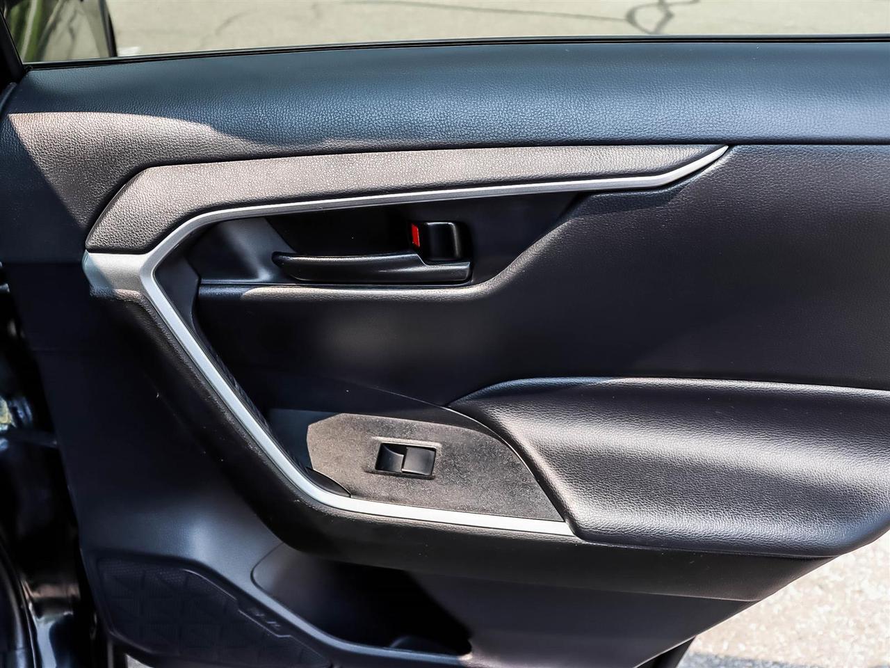 2020 Toyota RAV4 Hybrid LE Mississauga ON