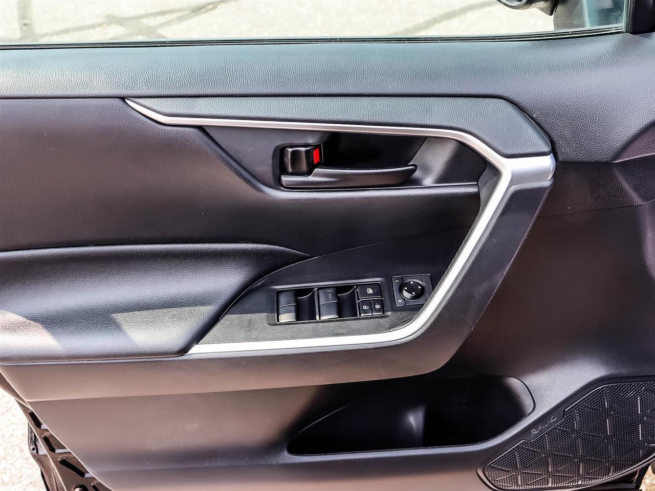 2020 Toyota RAV4 Hybrid LE Mississauga ON