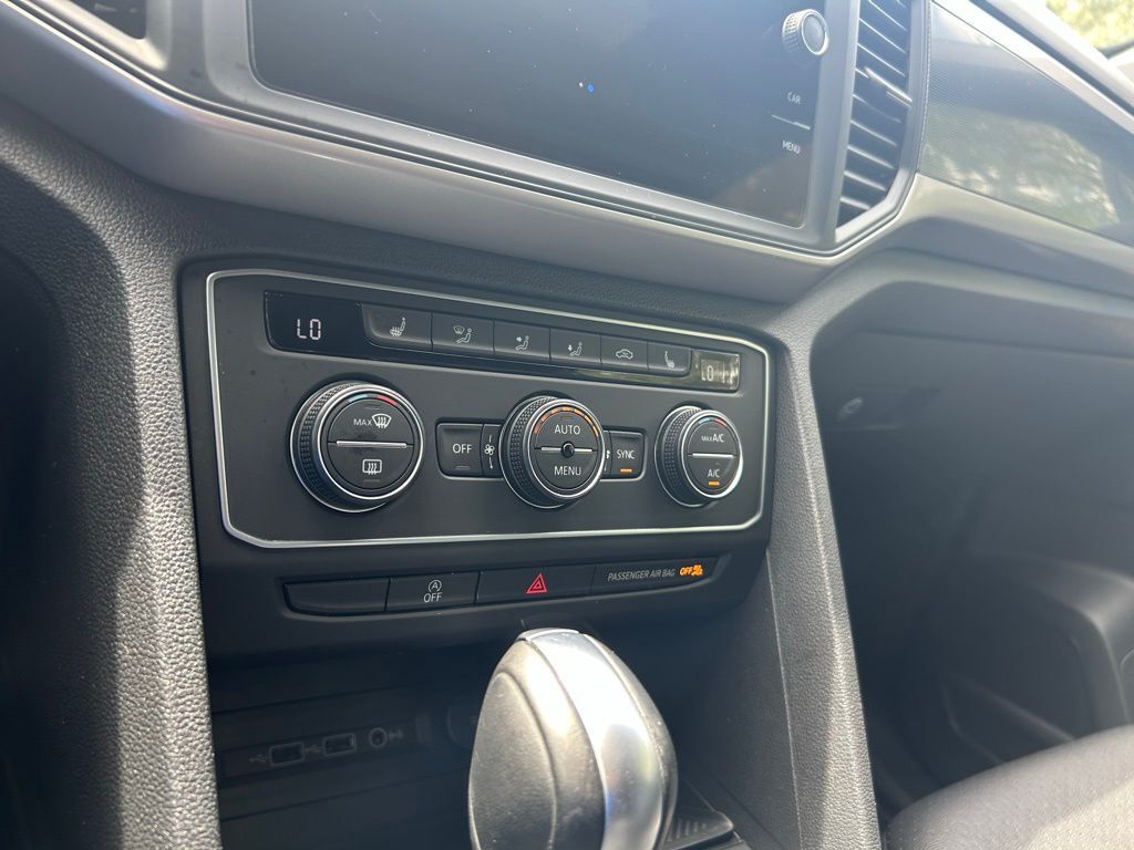 2020 Volkswagen Atlas Cross Sport 3.6L V6 SE w/Technology R-Line Tampa FL