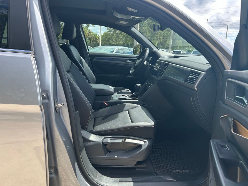 2020 Volkswagen Atlas Cross Sport 3.6L V6 SE w/Technology R-Line Tampa FL