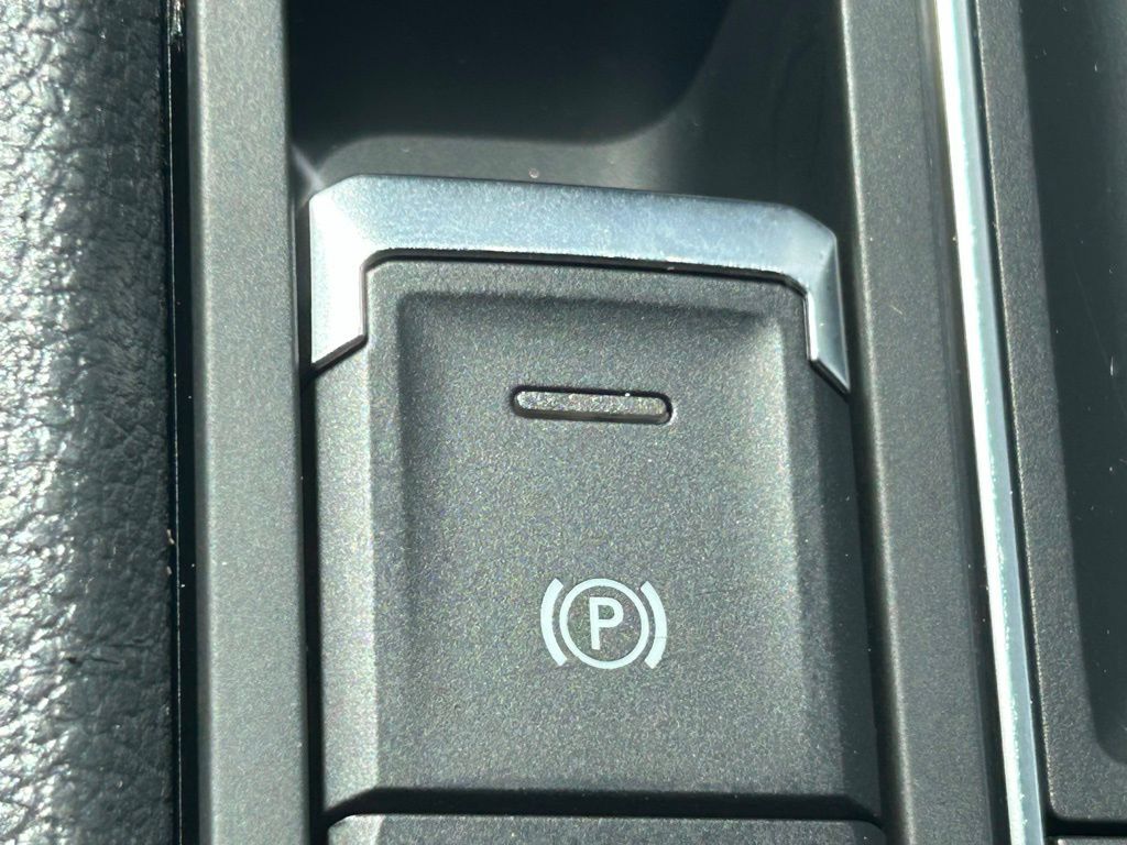 2020 Volkswagen Atlas Cross Sport 3.6L V6 SE w/Technology R-Line Tampa FL