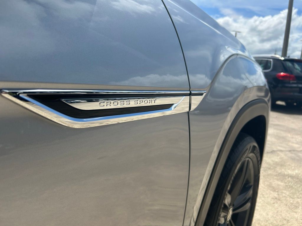 2020 Volkswagen Atlas Cross Sport 3.6L V6 SE w/Technology R-Line Tampa FL