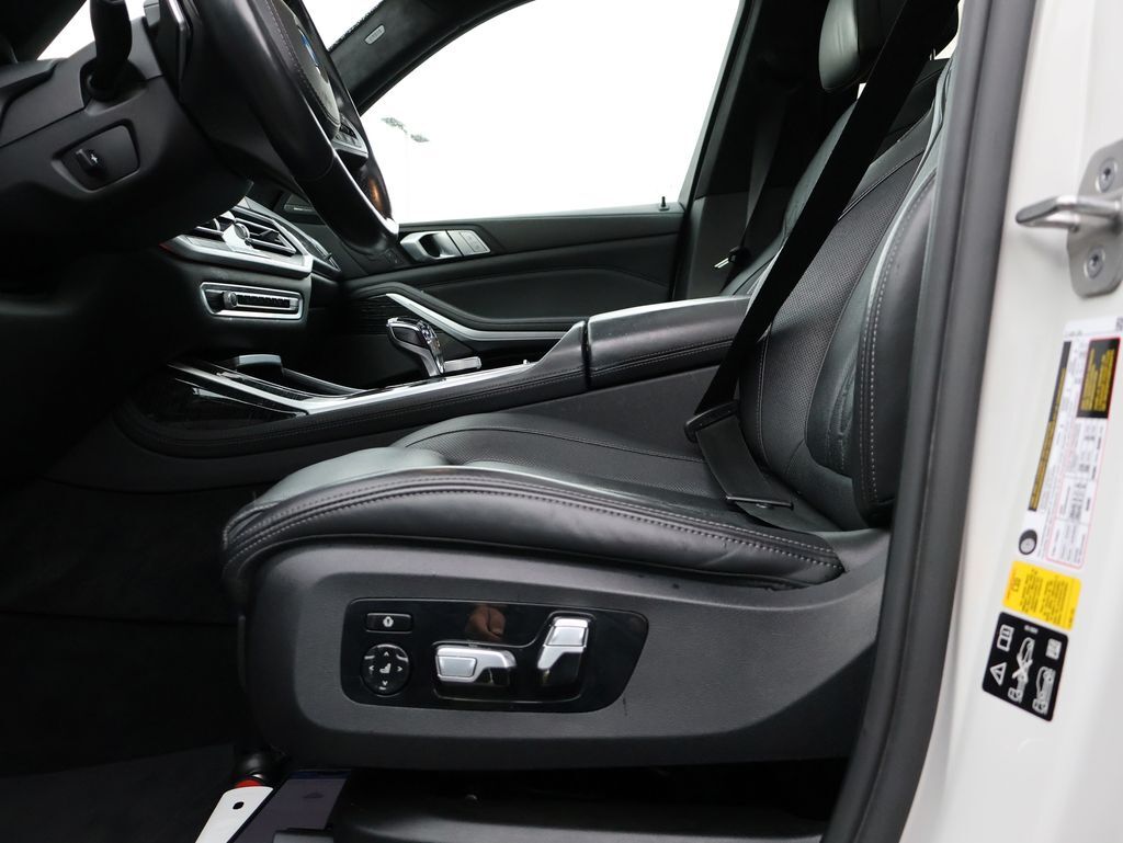 2021 BMW X7 M50i