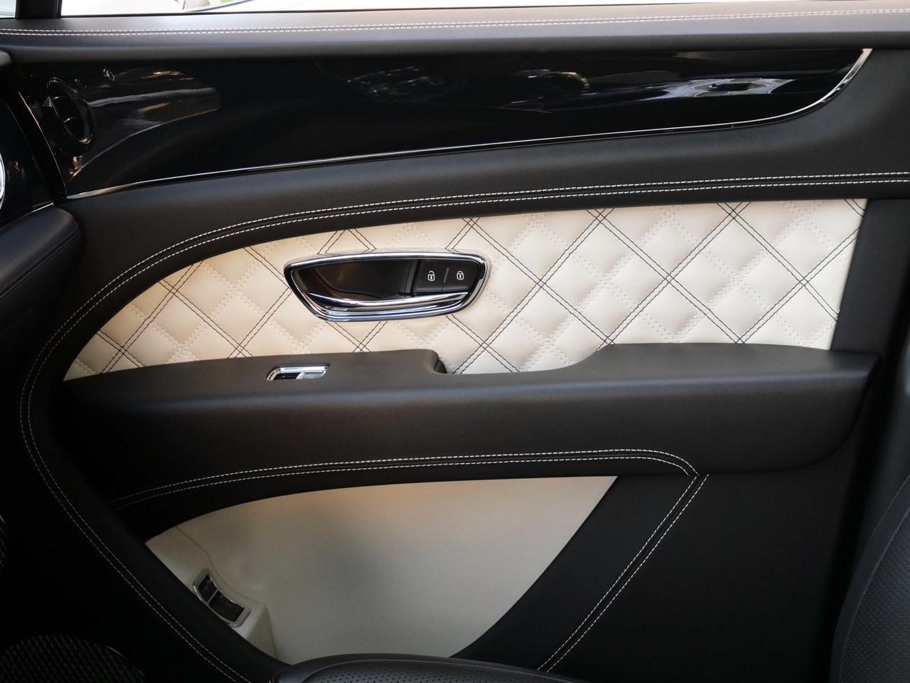 2021 Bentley Bentayga V8 V8 Lawrence KS