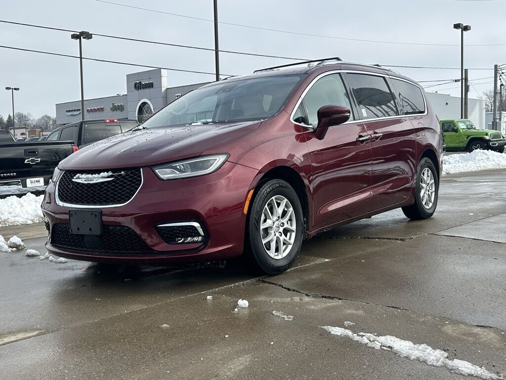 2021 Chrysler Pacifica Touring L's photo