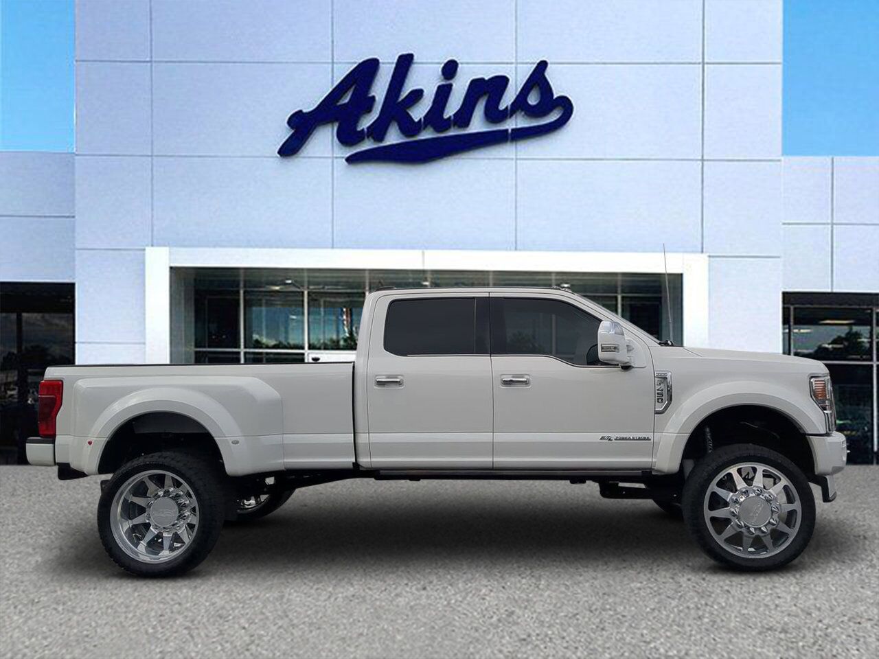 2021 Ford F-450 Super Duty Platinum's photo