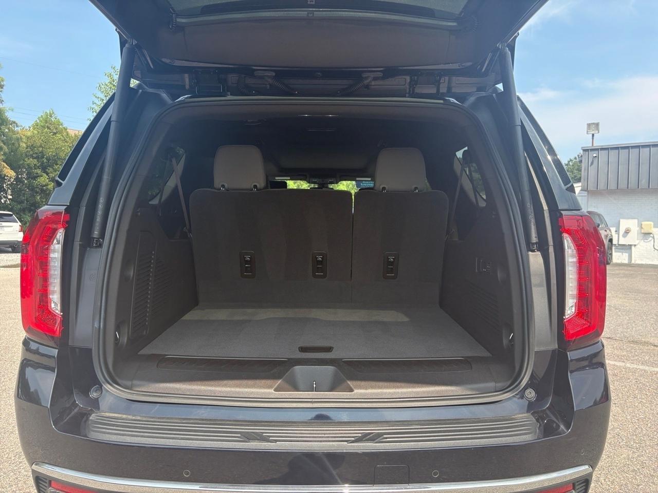 2021 GMC Yukon XL SLT, HEADS UP DISPLAY, AUTO START/STOP, RUNNING BOARDS, BLIND SPOT, LANE KEEP, POWER LIFTGATE, PANORAMIC SUNROOF, APPLE CARPLAY/ANDROID AUTO, POWER 3RD ROW, HEATED FRONT & REAR SEATS, 360 BACKUP CAMERA, ONLY 1 OWNER, YUKON TAKE THIS HOME! Virginia Beach VA 2021 GMC Yukon XL SLT, HEADS UP DISPLAY, AUTO START/STOP, RUNNING BOARDS, BLIND SPOT, LANE KEEP, POWER LIFTGATE, PANORAMIC SUNROOF, APPLE CARPLAY/ANDROID AUTO, POWER 3RD ROW, HEATED FRONT & REAR SEATS, 360 BACKUP CAMERA, ONLY 1 OWNER, YUKON TAKE THIS HOME! Virginia Beach VA