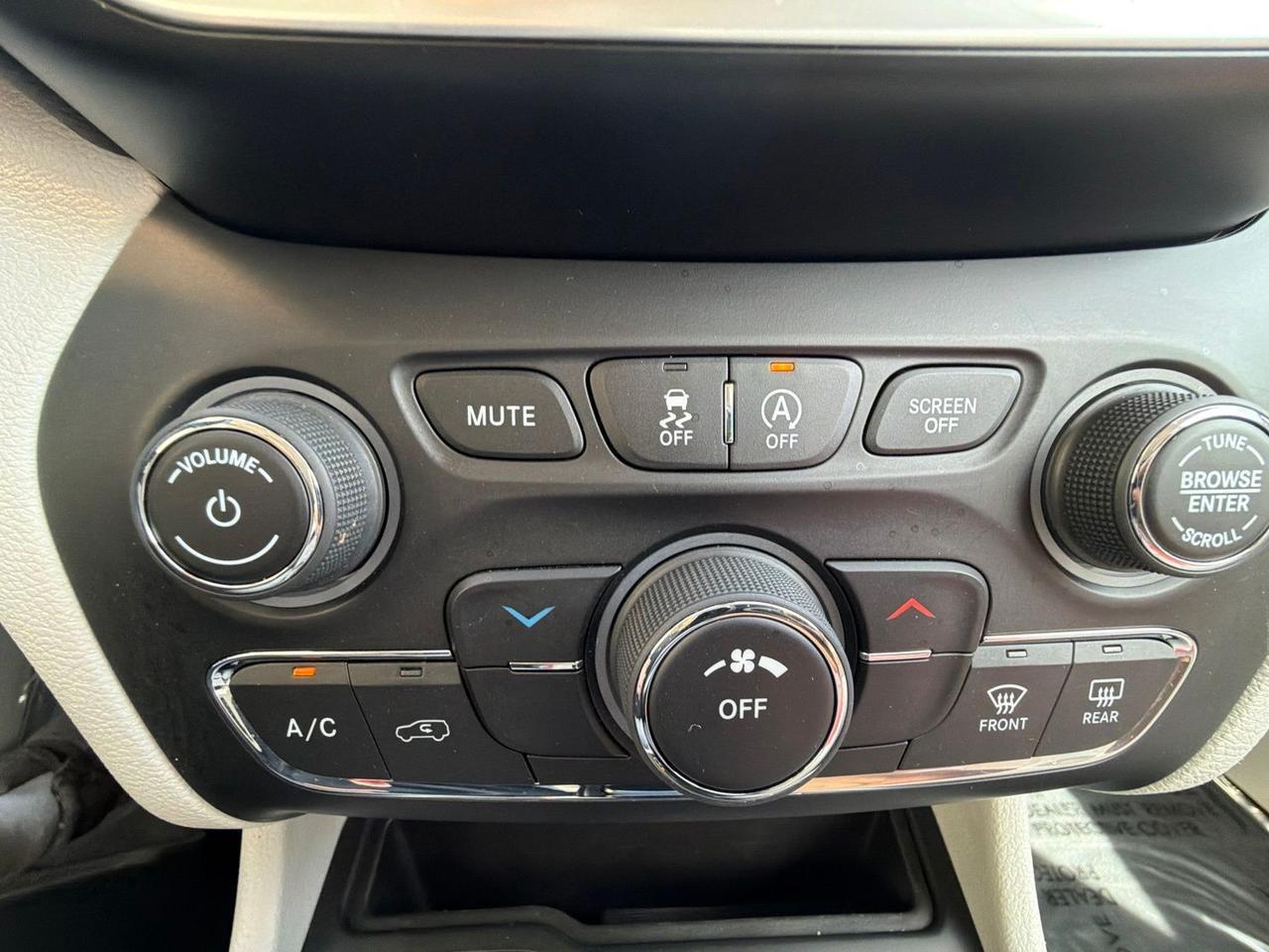 2021 Jeep Cherokee Latitude Lux Watertown SD 2021 Jeep Cherokee Latitude Lux Watertown SD