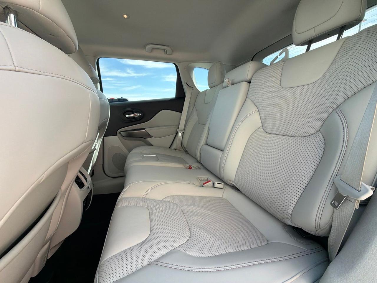 2021 Jeep Cherokee Latitude Lux Watertown SD 2021 Jeep Cherokee Latitude Lux Watertown SD