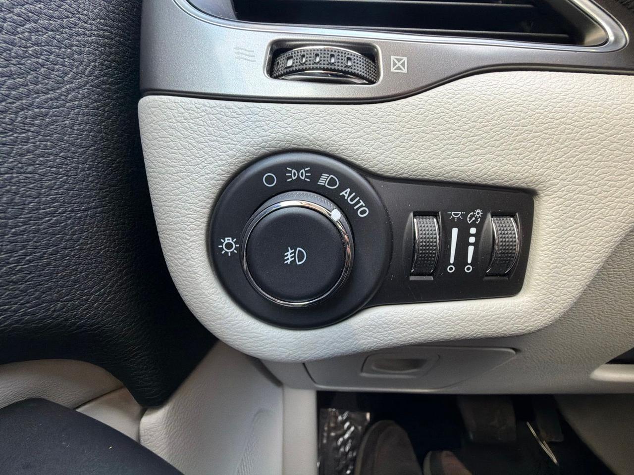 2021 Jeep Cherokee Latitude Lux Watertown SD 2021 Jeep Cherokee Latitude Lux Watertown SD