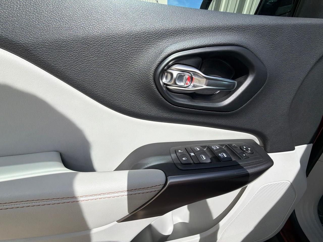 2021 Jeep Cherokee Latitude Lux Watertown SD 2021 Jeep Cherokee Latitude Lux Watertown SD