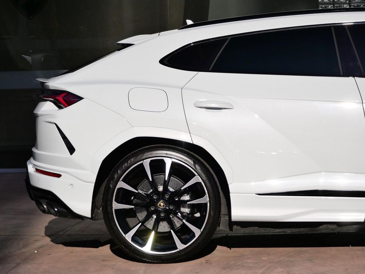 2021 Lamborghini Urus Base Base Lawrence KS