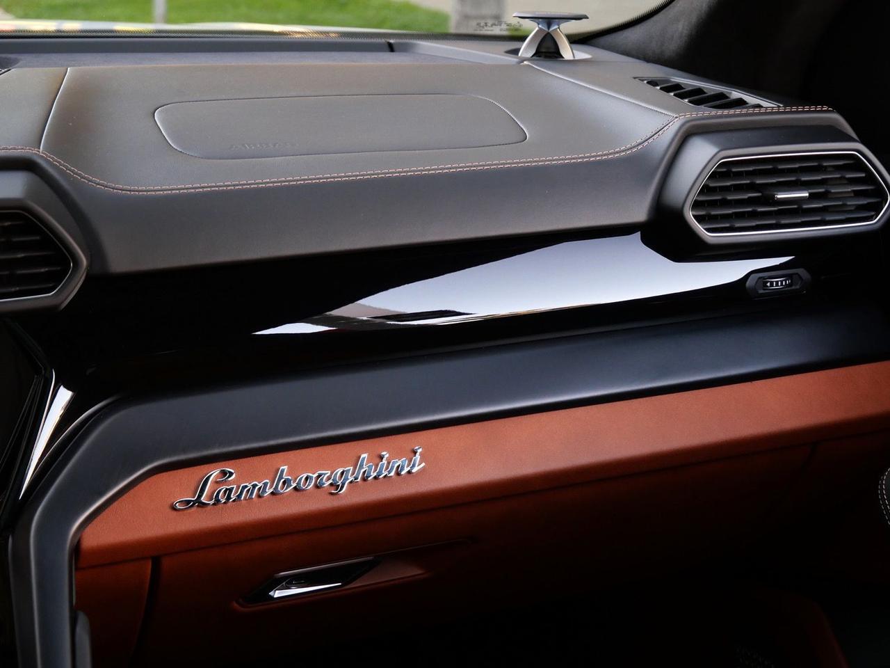 2021 Lamborghini Urus Base Base Lawrence KS