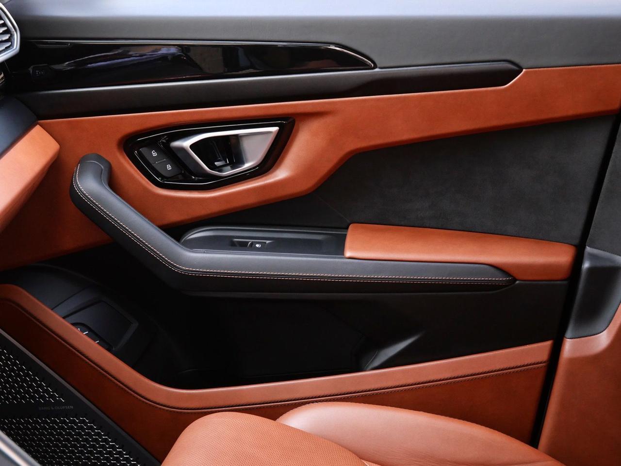 2021 Lamborghini Urus Base Base Lawrence KS