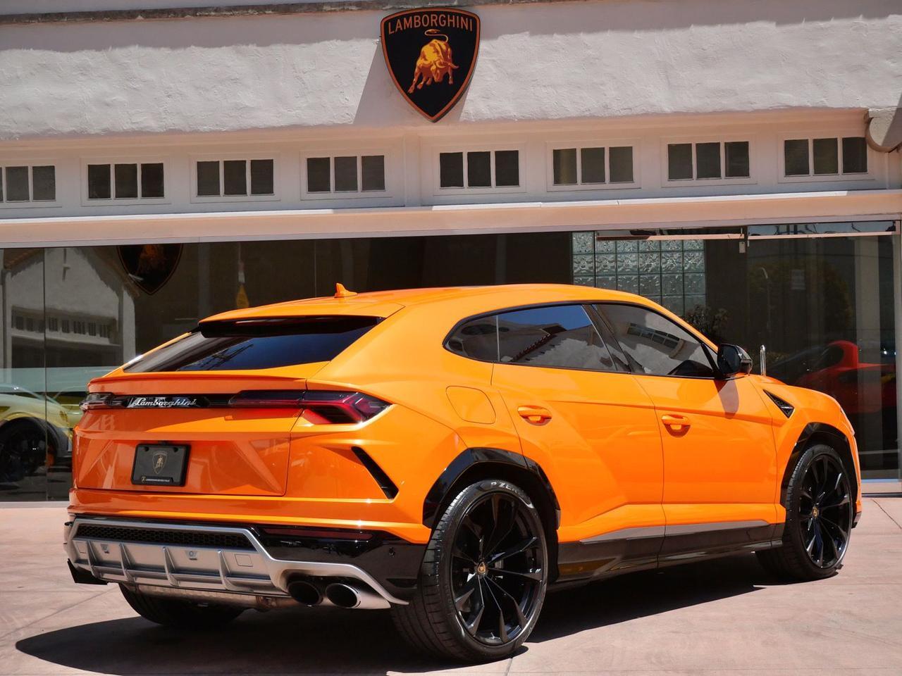 2021 Lamborghini Urus Base Base