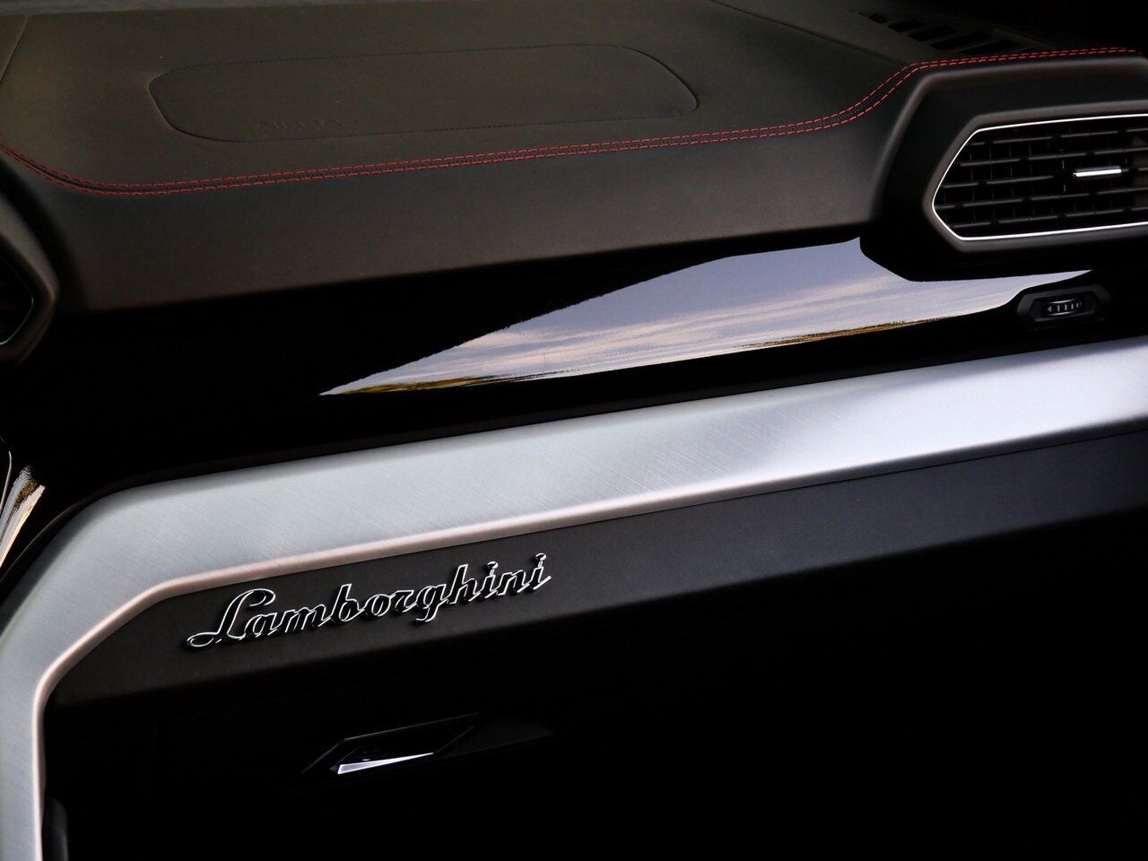 2021 Lamborghini Urus Base Base Lawrence KS