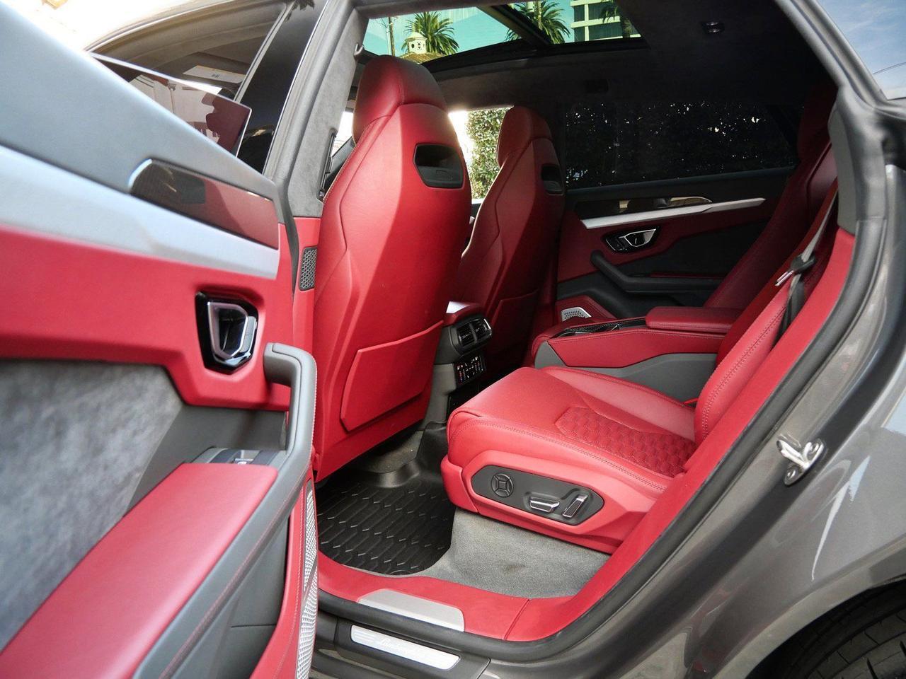 2021 Lamborghini Urus Base Base Lawrence KS