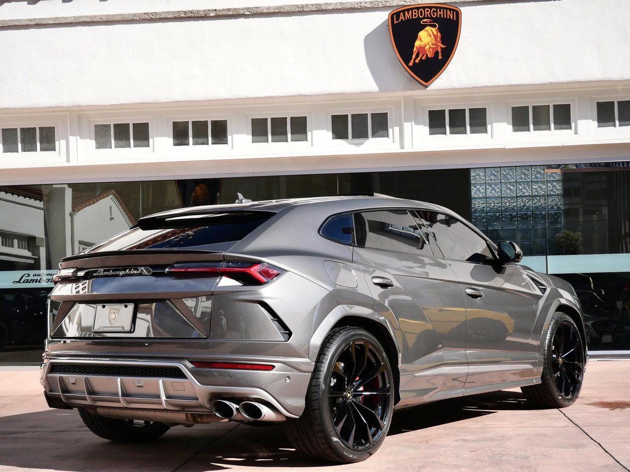 2021 Lamborghini Urus Base Base