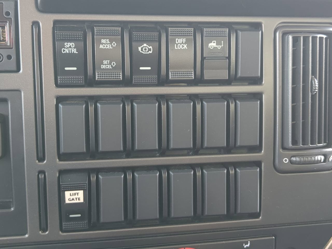 2021 Mack No Model Appleton WI