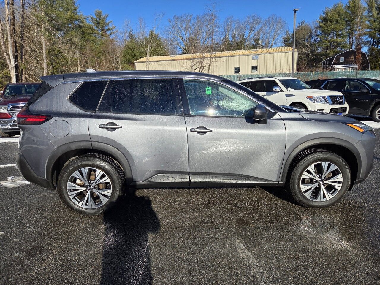 2021 Nissan Rogue SV's photo