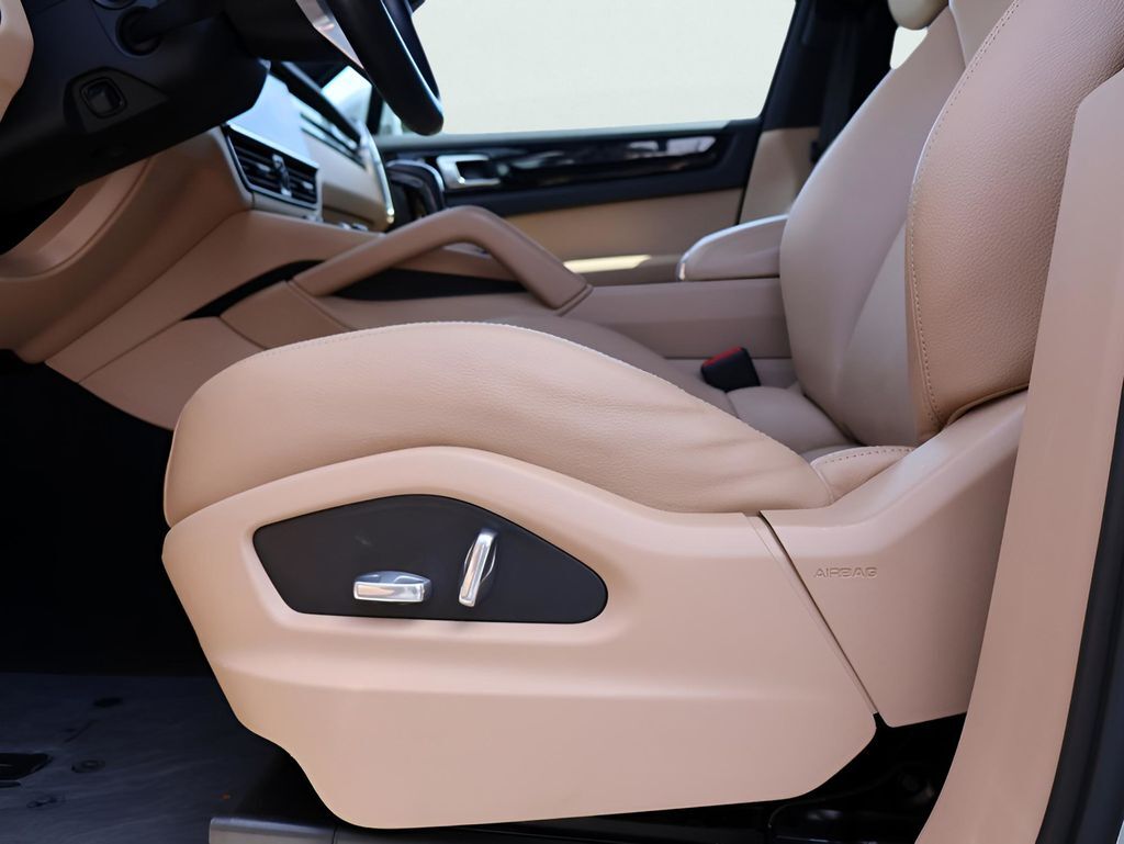 2021 Porsche Cayenne Base