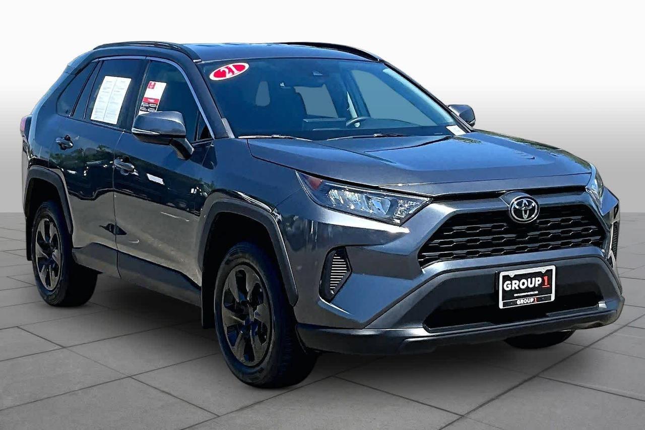 2021 Toyota RAV4 LE 2021 Toyota RAV4 LE