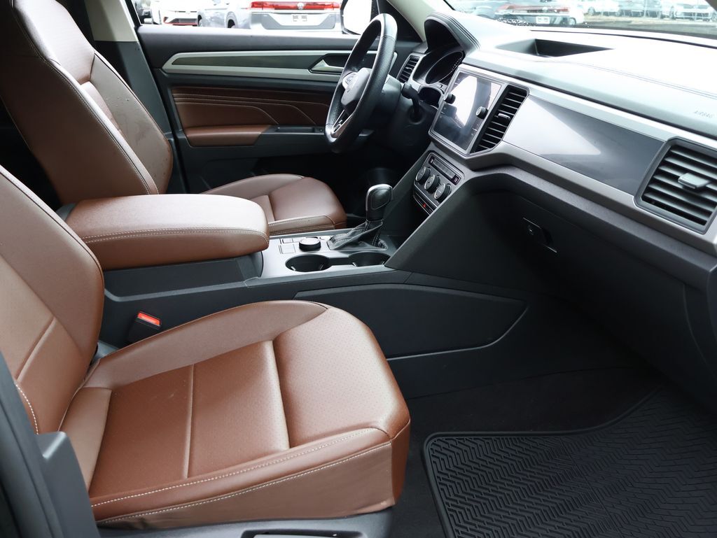 2021 Volkswagen Atlas 3.6L V6 SE w/Technology R-Line
