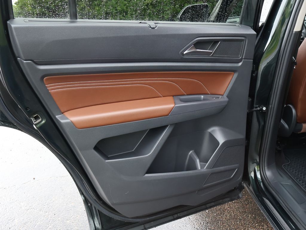 2021 Volkswagen Atlas 3.6L V6 SE w/Technology R-Line