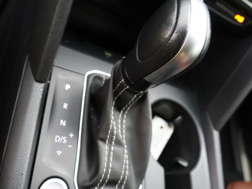 2021 Volkswagen Atlas 3.6L V6 SE w/Technology R-Line