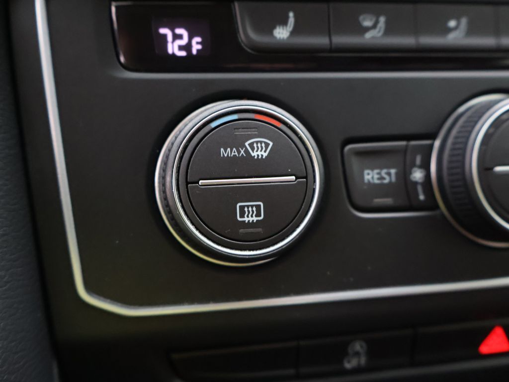 2021 Volkswagen Atlas 3.6L V6 SE w/Technology R-Line