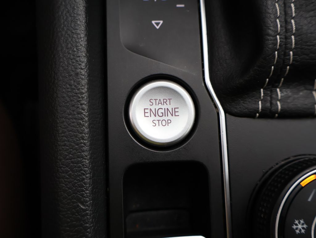 2021 Volkswagen Atlas 3.6L V6 SE w/Technology R-Line