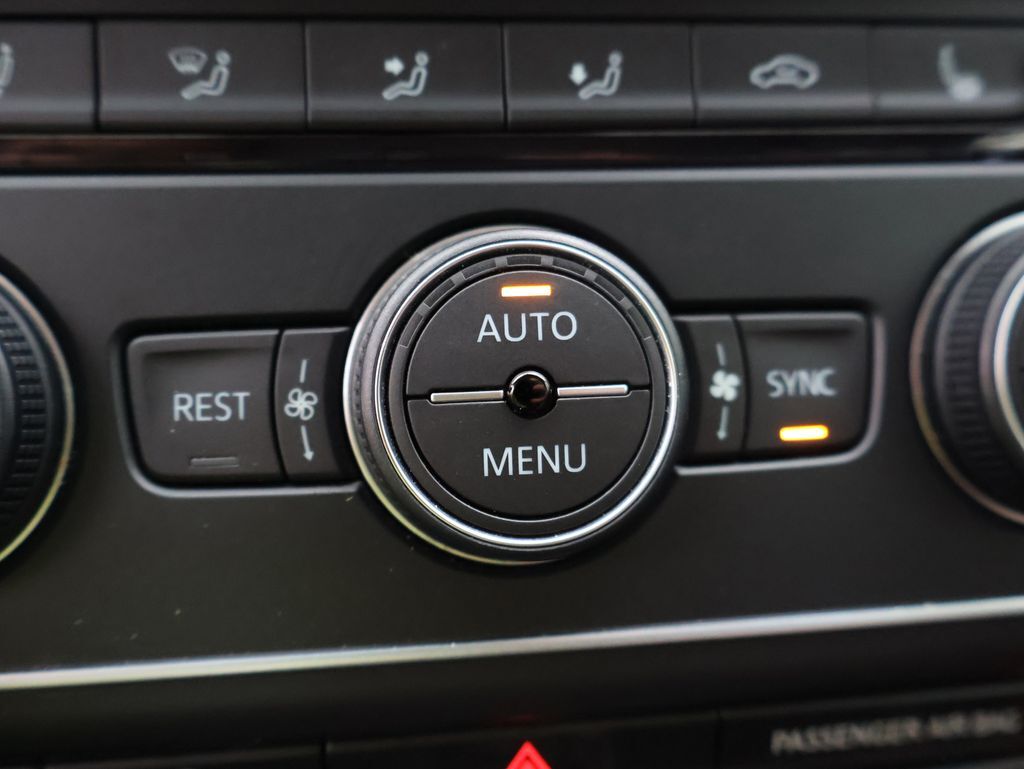 2021 Volkswagen Atlas 3.6L V6 SE w/Technology R-Line