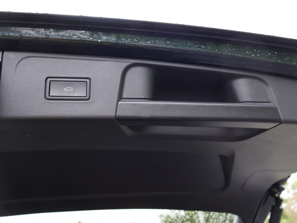 2021 Volkswagen Atlas 3.6L V6 SE w/Technology R-Line