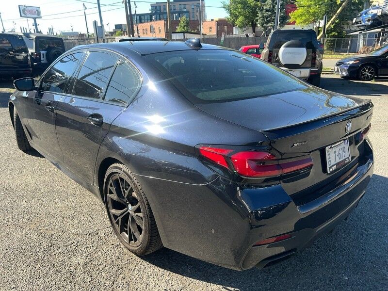 2022 BMW 5 Series M550i xDrive AWD 2022 BMW 5 Series M550i xDrive AWD