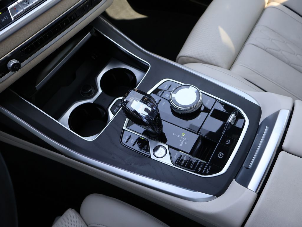 2022 BMW X7 M50i
