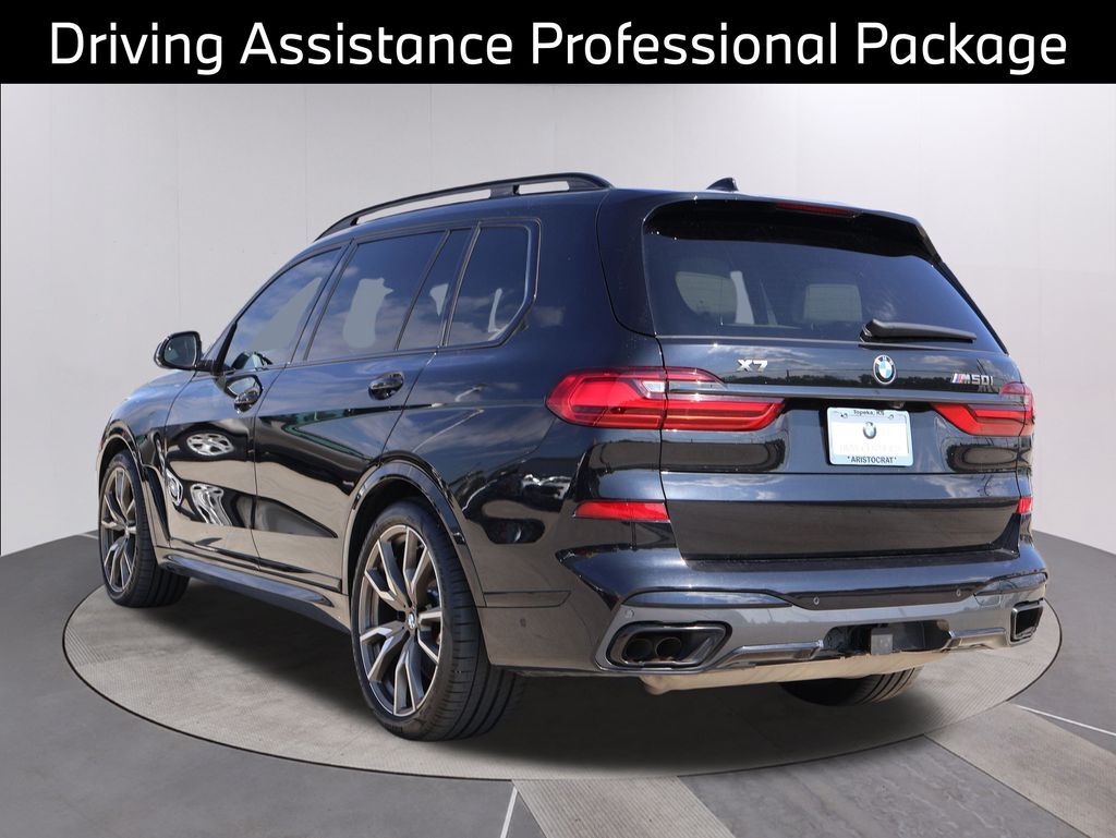 2022 BMW X7 M50i