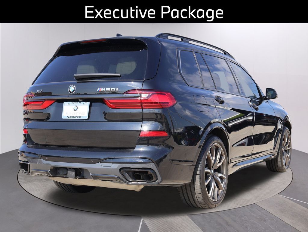 2022 BMW X7 M50i