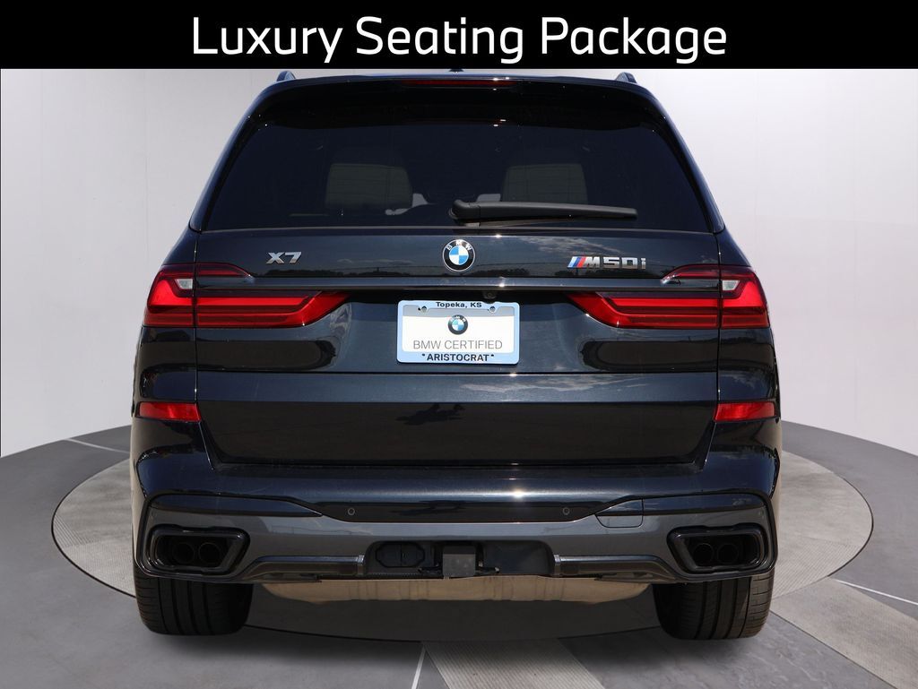 2022 BMW X7 M50i
