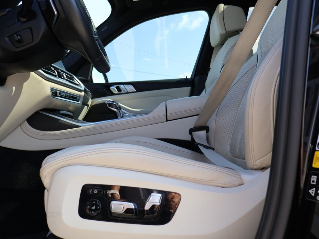 2022 BMW X7 M50i
