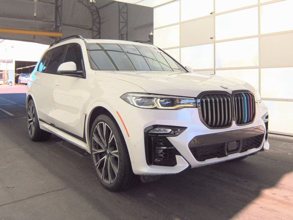 2022 BMW X7 M50i's photo