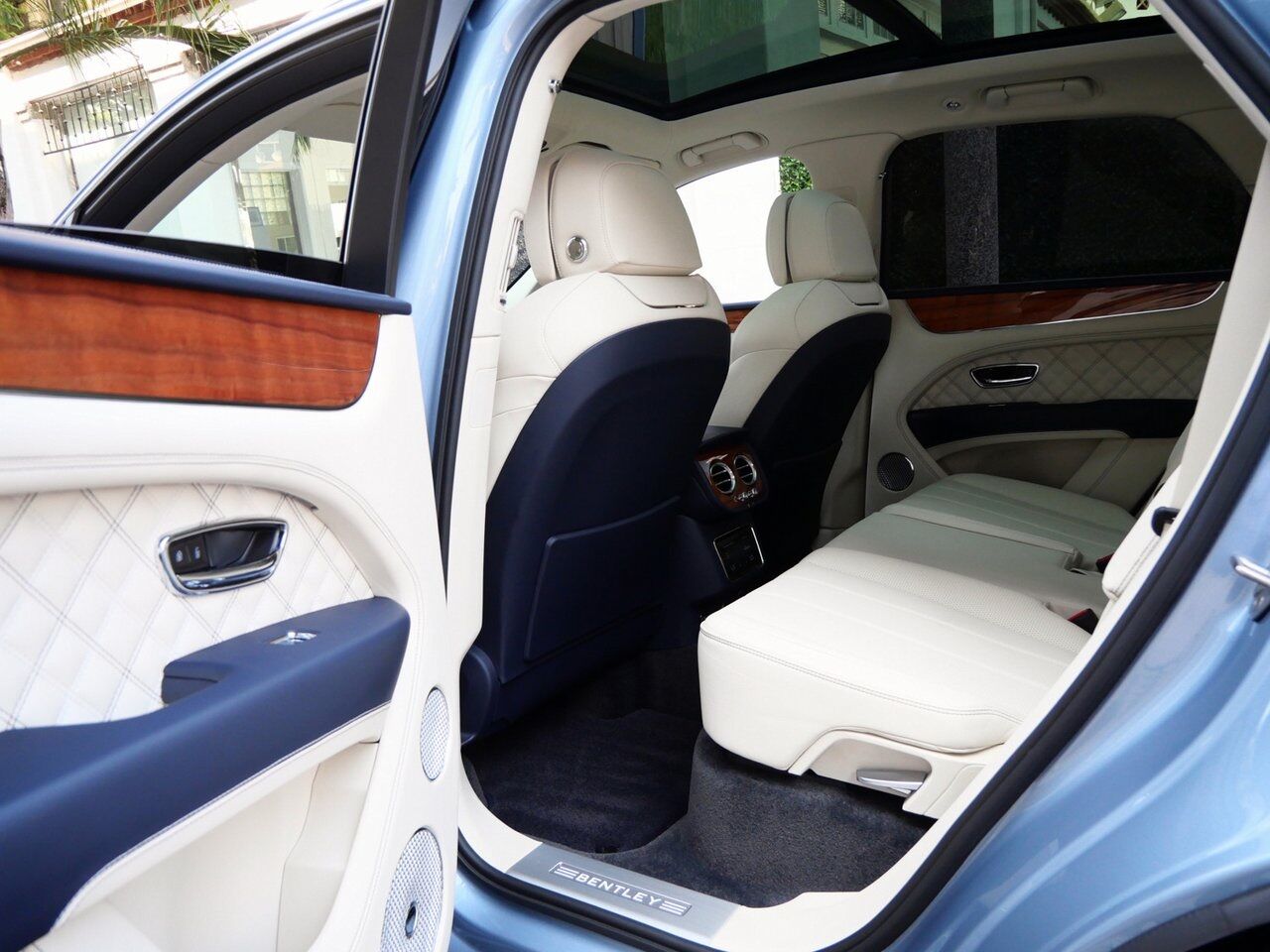 2022 Bentley Bentayga V8 V8 Lawrence KS