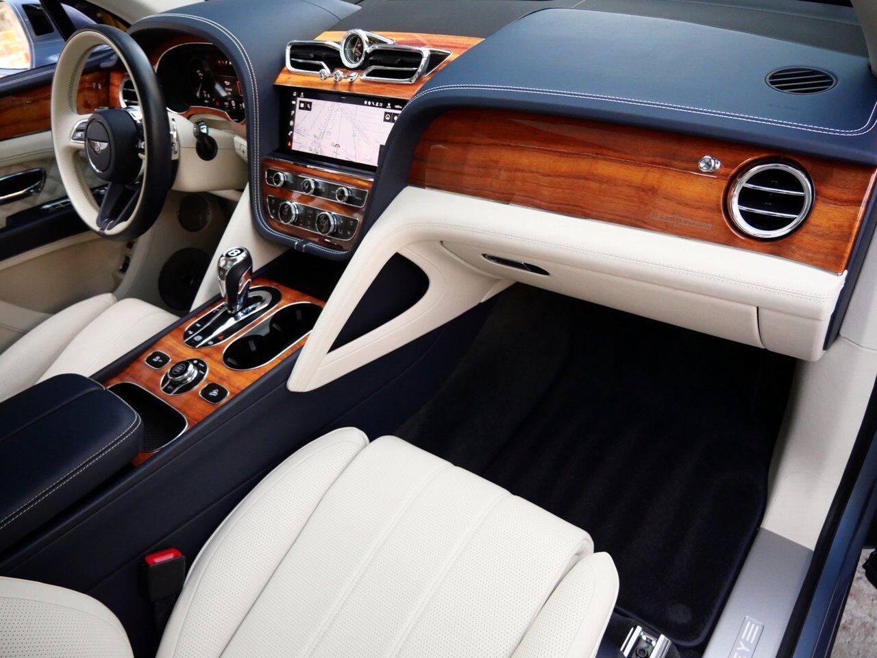 2022 Bentley Bentayga V8 V8 Lawrence KS
