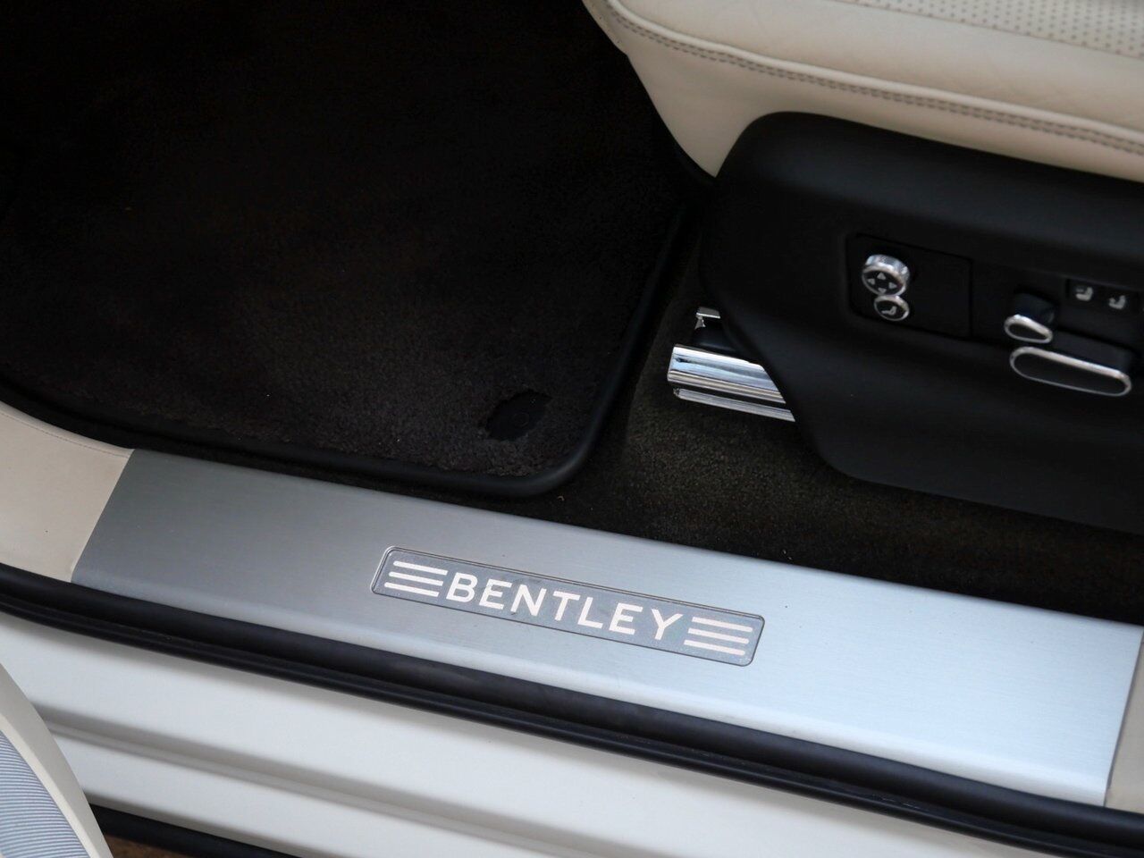 2022 Bentley Bentayga V8 V8 Lawrence KS