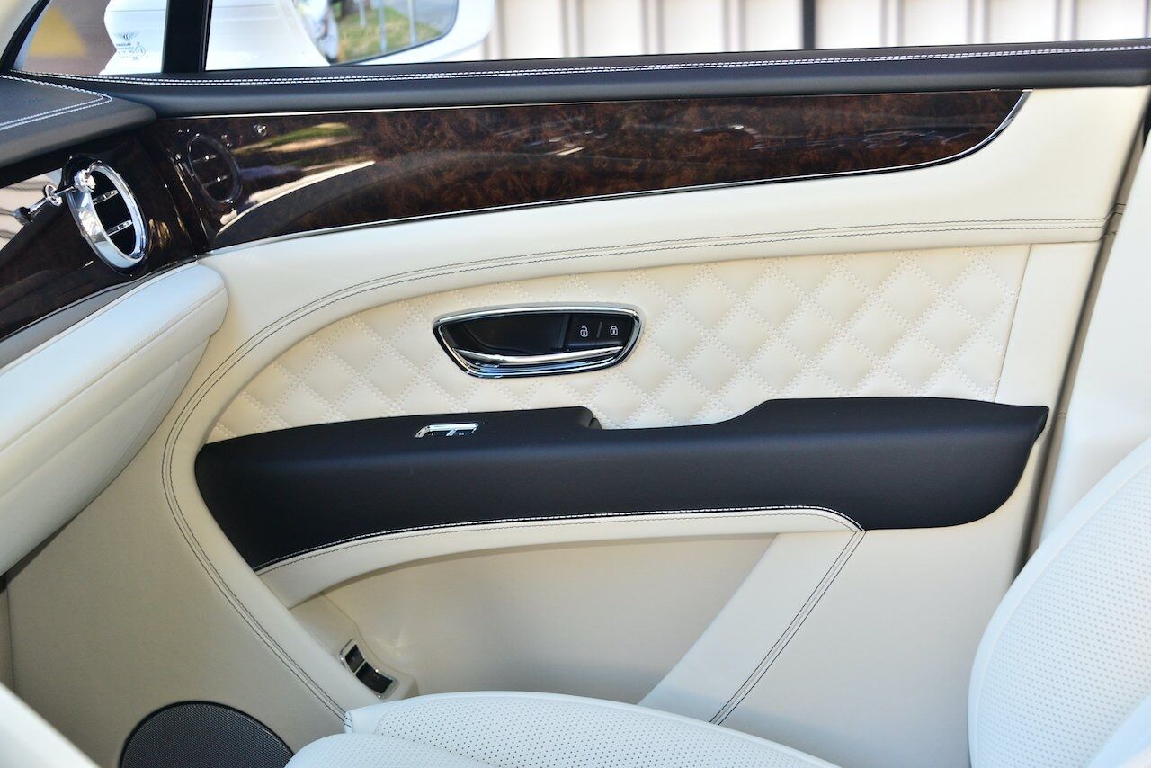 2022 Bentley Bentayga V8 V8 Lawrence KS