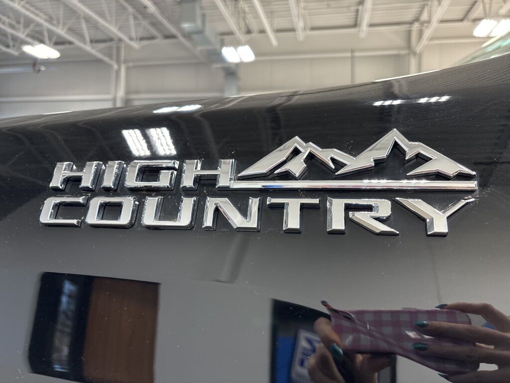 2022 Chevrolet Silverado 3500HD 4x4 Crew Cab High Country SRW Fond du Lac WI 2022 Chevrolet Silverado 3500HD 4x4 Crew Cab High Country SRW Fond du Lac WI