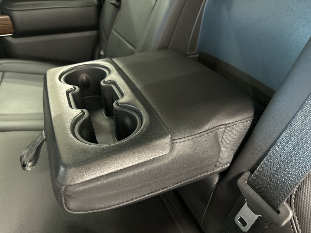 2022 Chevrolet Silverado 3500HD 4x4 Crew Cab High Country SRW Fond du Lac WI 2022 Chevrolet Silverado 3500HD 4x4 Crew Cab High Country SRW Fond du Lac WI