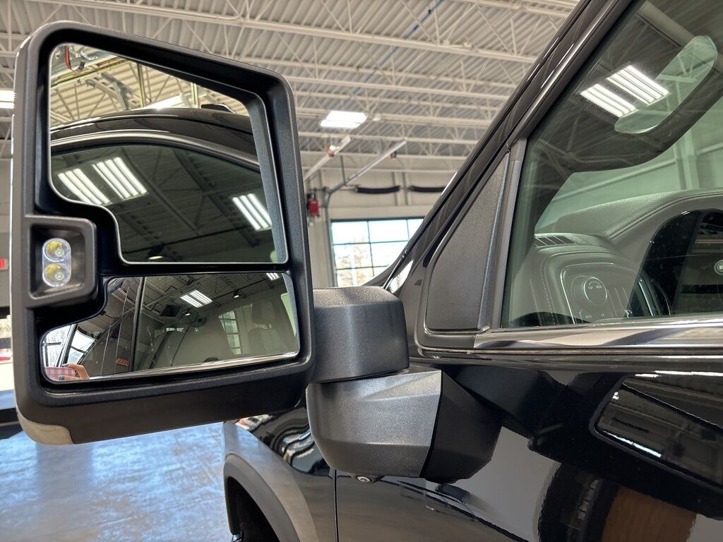 2022 Chevrolet Silverado 3500HD 4x4 Crew Cab High Country SRW Fond du Lac WI 2022 Chevrolet Silverado 3500HD 4x4 Crew Cab High Country SRW Fond du Lac WI