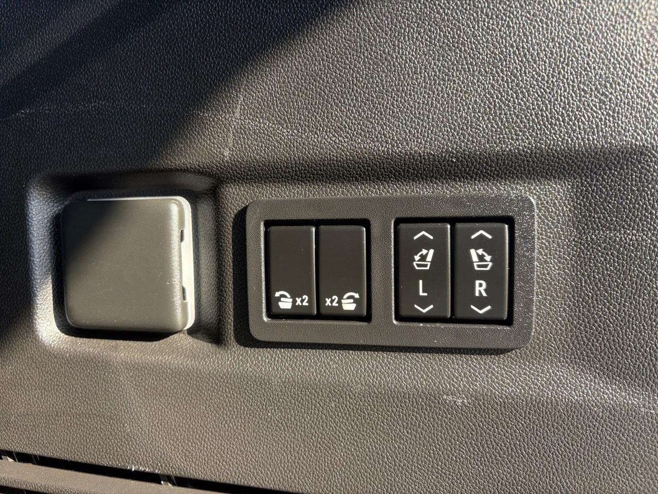 2022 Chevrolet Tahoe RST, HANDS FREE LIFTGATE, BLIND SPOT ALERT, FORWARD COLLISION, LANE KEEP ASSIST, PANORAMIC MOONROOF, CAPTAINS CHAIRS, POWER 3RD ROW, APPLE CARPLAY/ANDROID AUTO, HEATED STEERING WHEEL & SEATS, AUTO START/STOP, ONLY 1 OWNER, GET THE WHOLE FAMILY READY! Virginia Beach VA 2022 Chevrolet Tahoe RST, HANDS FREE LIFTGATE, BLIND SPOT ALERT, FORWARD COLLISION, LANE KEEP ASSIST, PANORAMIC MOONROOF, CAPTAINS CHAIRS, POWER 3RD ROW, APPLE CARPLAY/ANDROID AUTO, HEATED STEERING WHEEL & SEATS, AUTO START/STOP, ONLY 1 OWNER, GET THE WHOLE FAMILY READY! Virginia Beach VA