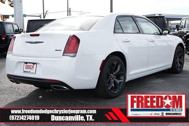 2022 Chrysler 300 Touring Irving TX